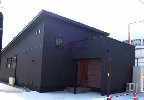 「NEW」街中にたつロフト付きZEH平屋